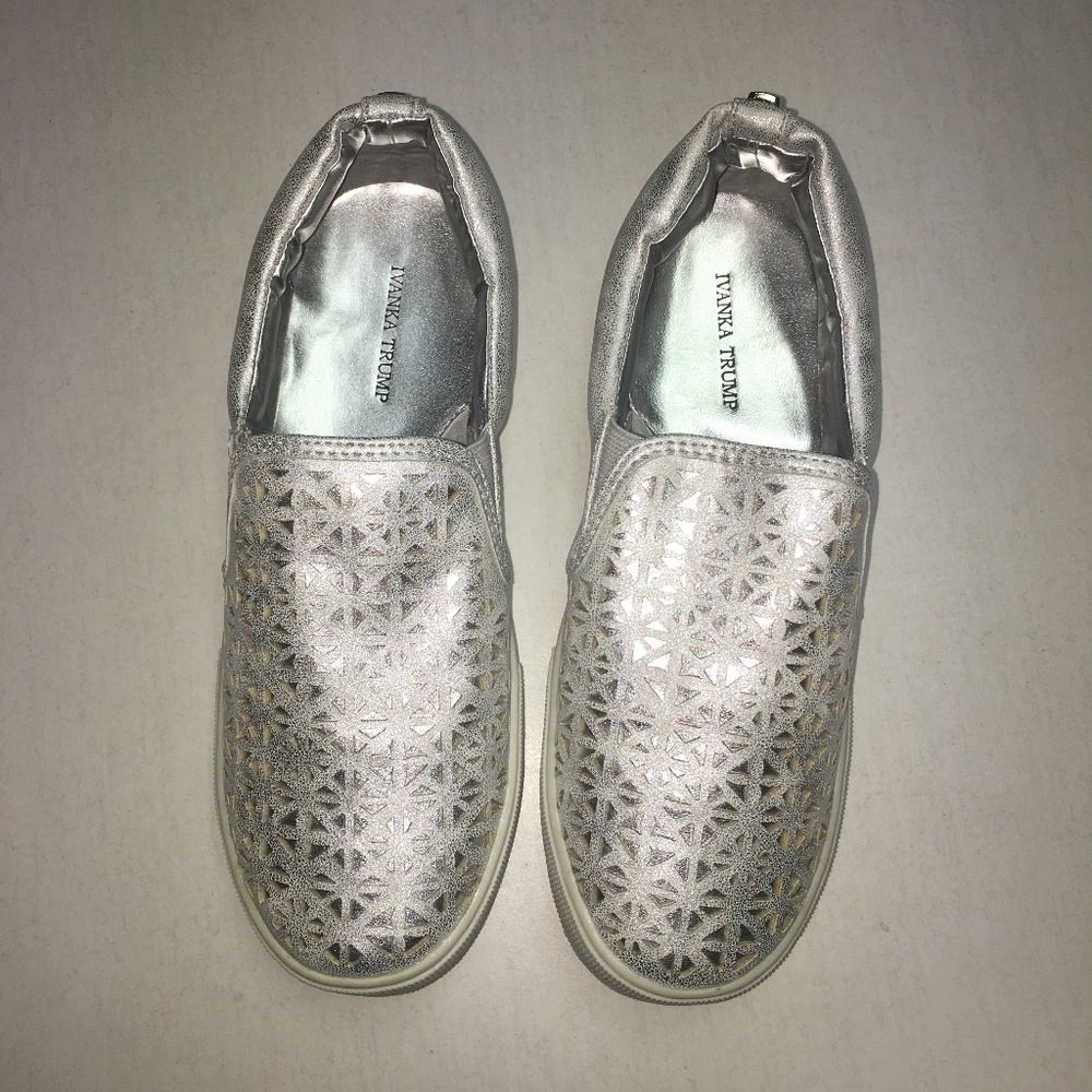 🎁 Ivanka Trump Bella Cutouts Twin Gore Sneakers